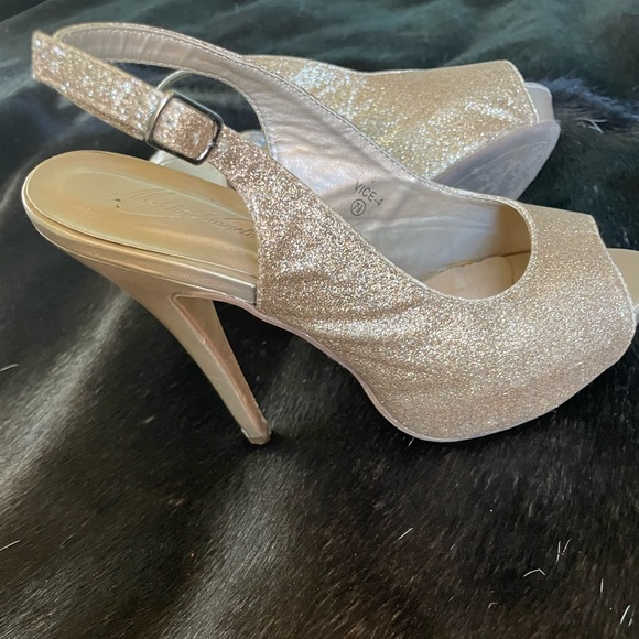Michelangelo Gold High Heels Stilettos Peep Toe Size 7.5 2.5 In Heel Prom - Picture 4 of 6